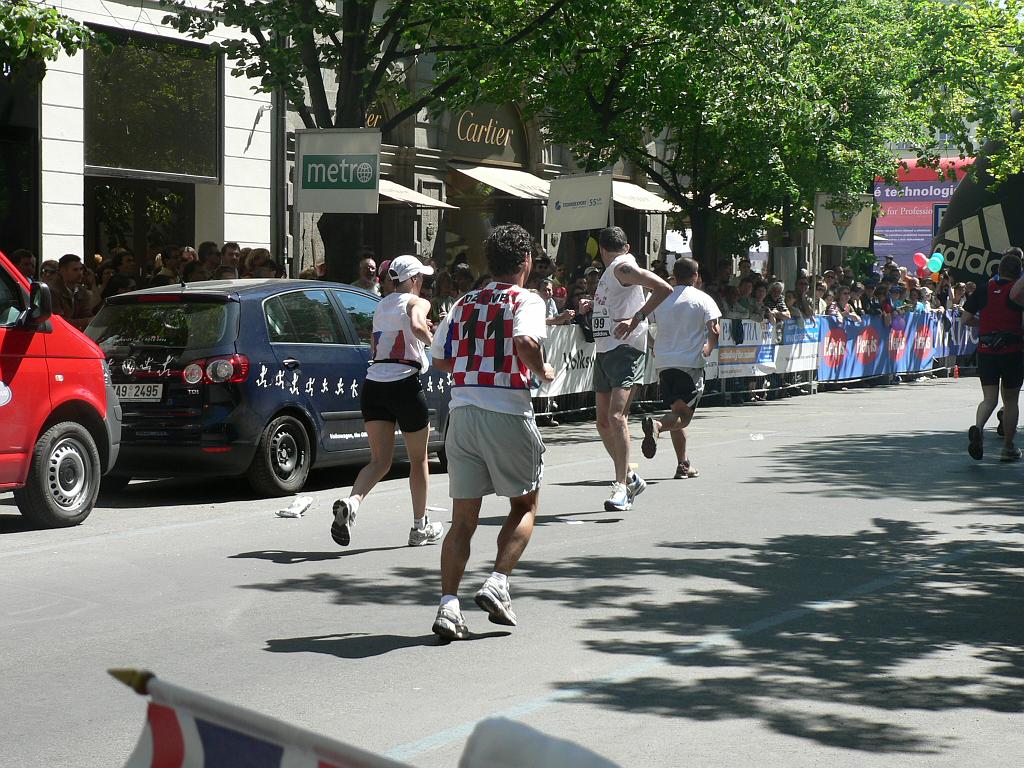 Maraton 08 105.jpg - ale je nutné se sem tam podívat dopředu